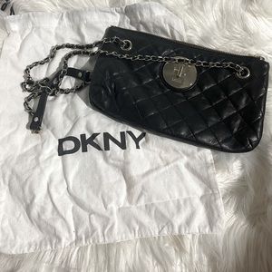 🍭 2 FOR $20! 🍭 DKNY Black Quilted Chain Purse